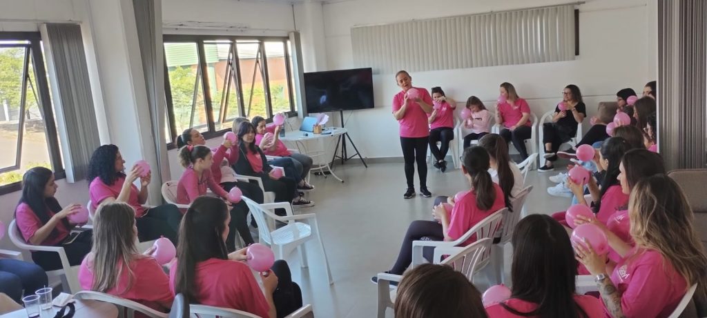 OUTUBRO ROSA: Adyl promove manhã de conscientização entre colaboradoras
